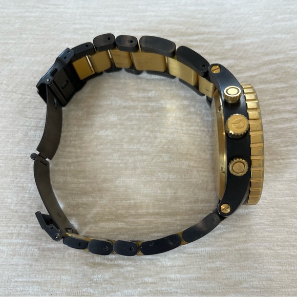 NIXON Watch Mens 51-30 CHRONO Gunmetal & Gold A083-595 A083595 51 MM - Picture 2 of 3